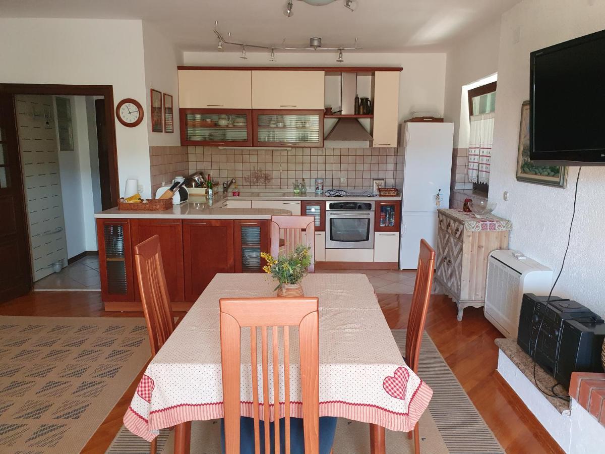 Holiday House "Lea" Lukoran Ngoại thất bức ảnh